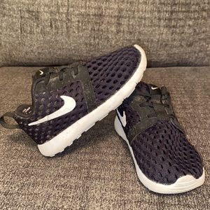 Nike mesh exterior roshes